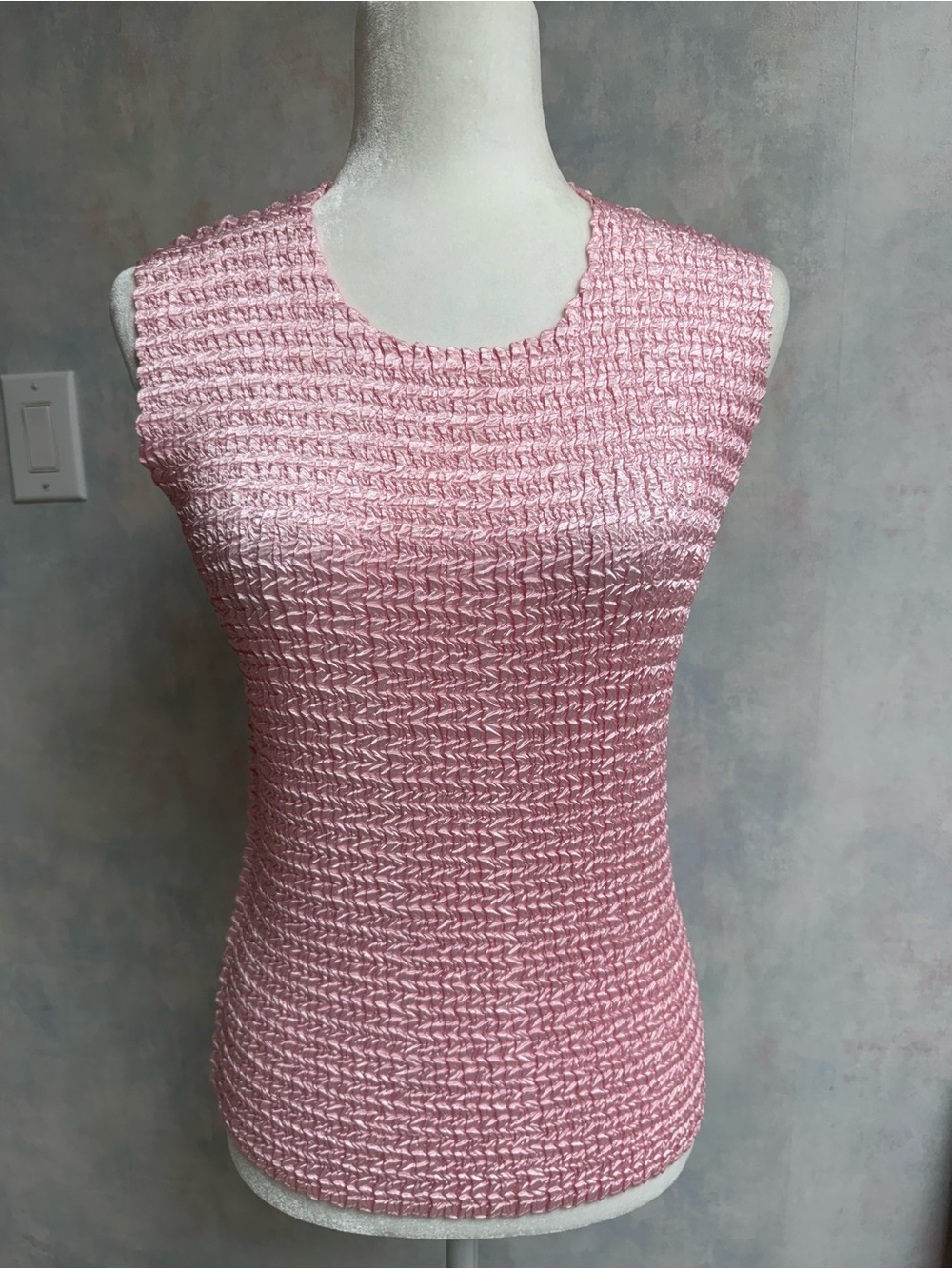 Dress Barn / NWOT-Light Pink Crinkle-Gorgeous Sheen-Sleeveless Stretchy Top - Picture 2 of 9